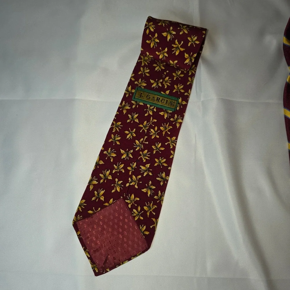 J Garcia Mens Silk‎ Necktie Burgundy Yellow Lily Floral Stonehenge Made in USA
